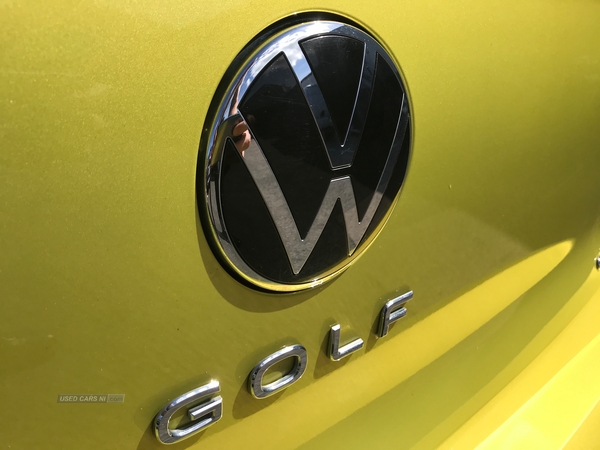 Volkswagen Golf STYLE ETSI DSG in Down