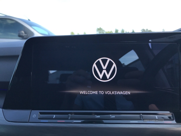 Volkswagen Golf STYLE ETSI DSG in Down