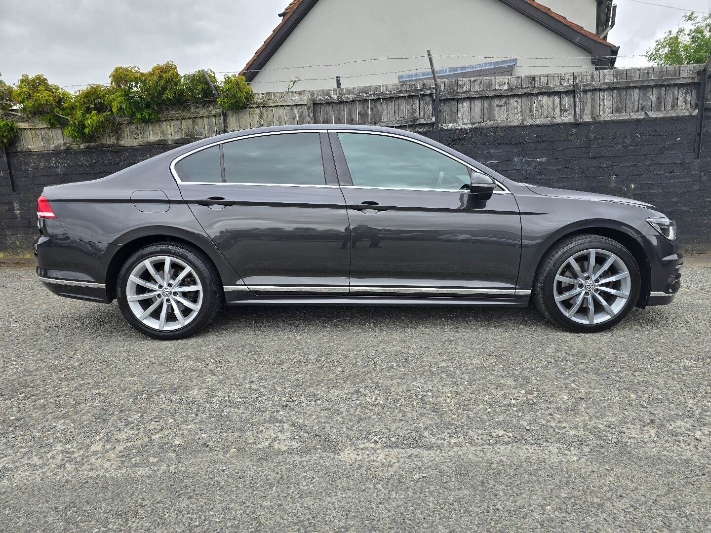 Volkswagen Passat DIESEL SALOON in Down