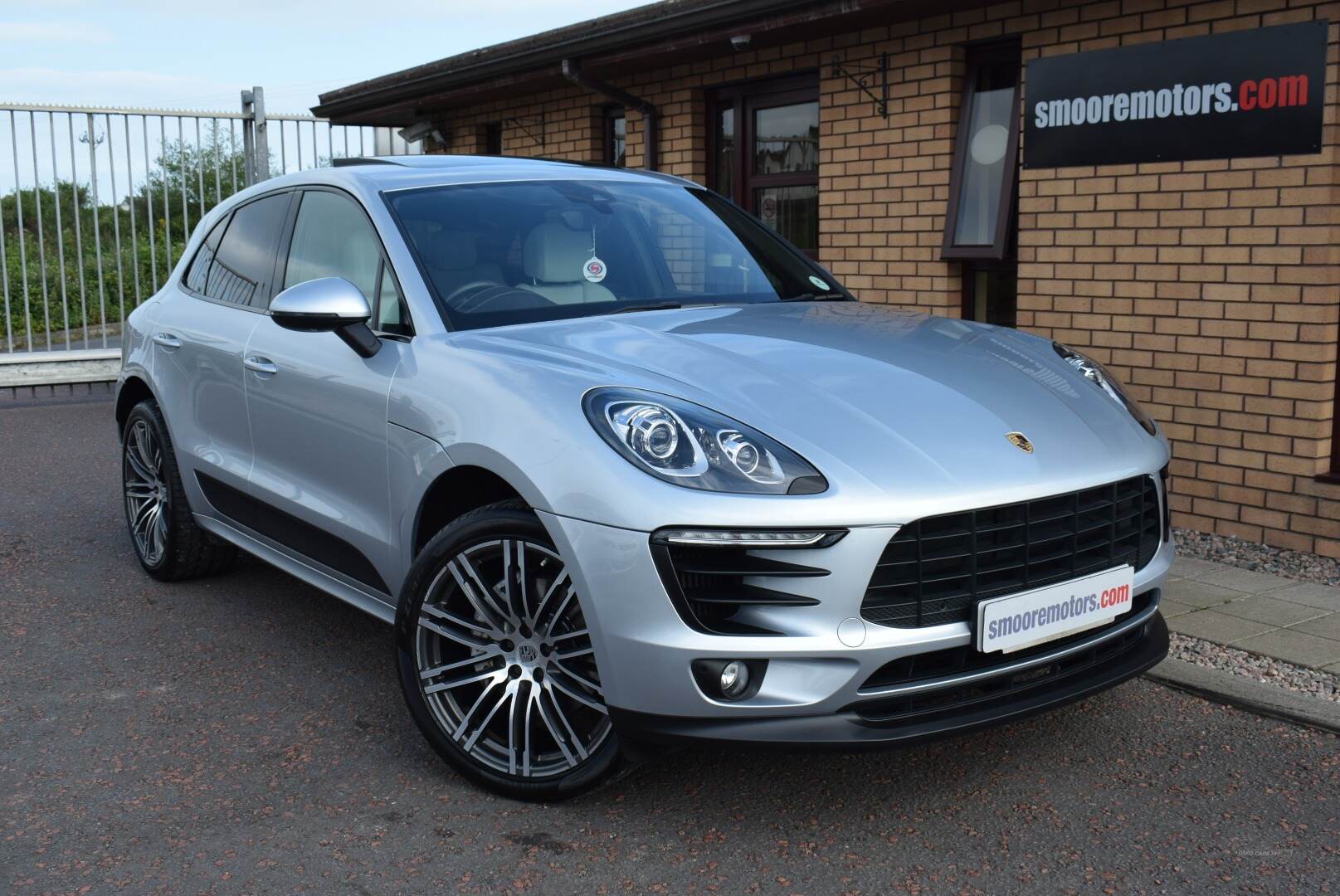 Porsche Macan ESTATE in Antrim