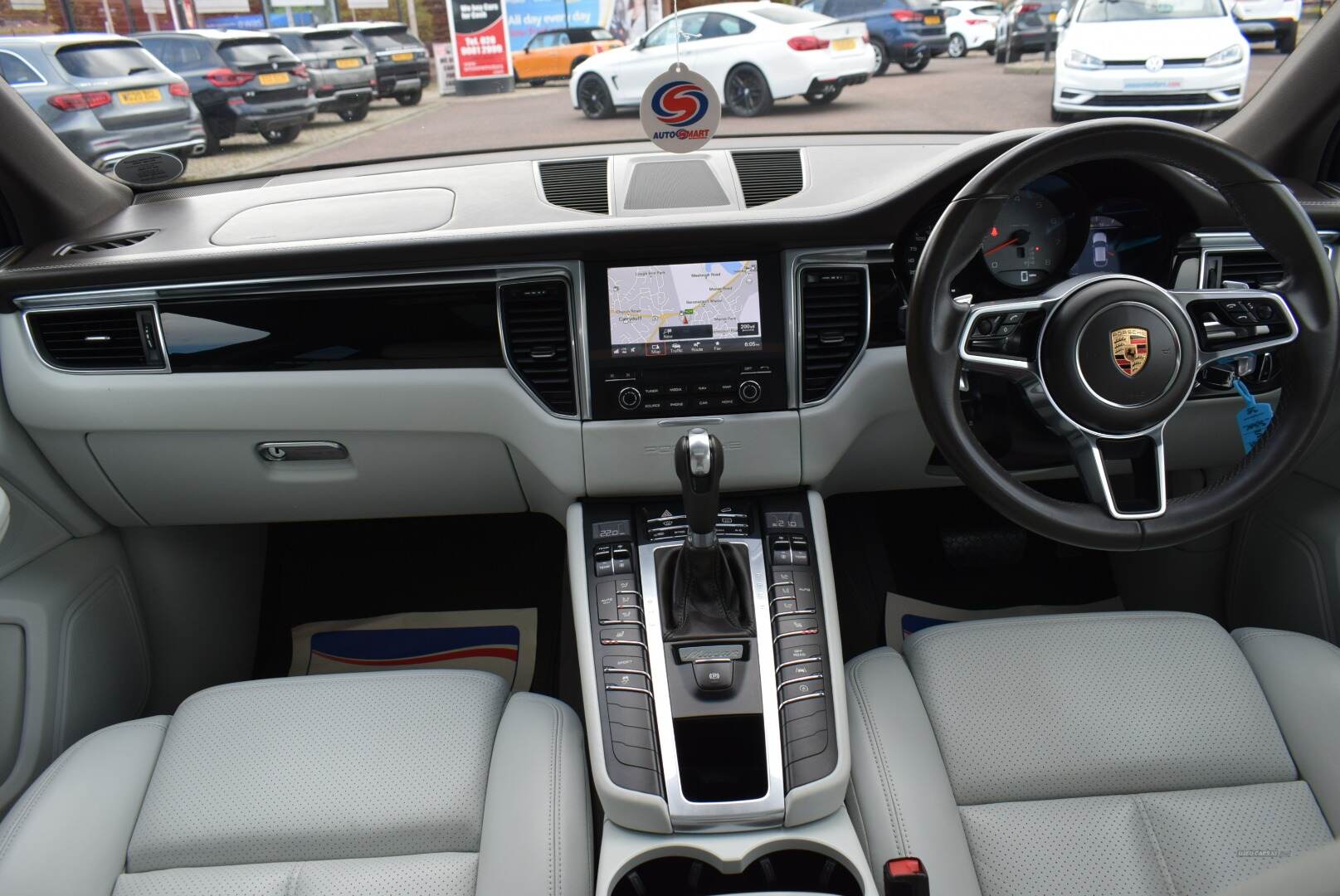 Porsche Macan ESTATE in Antrim