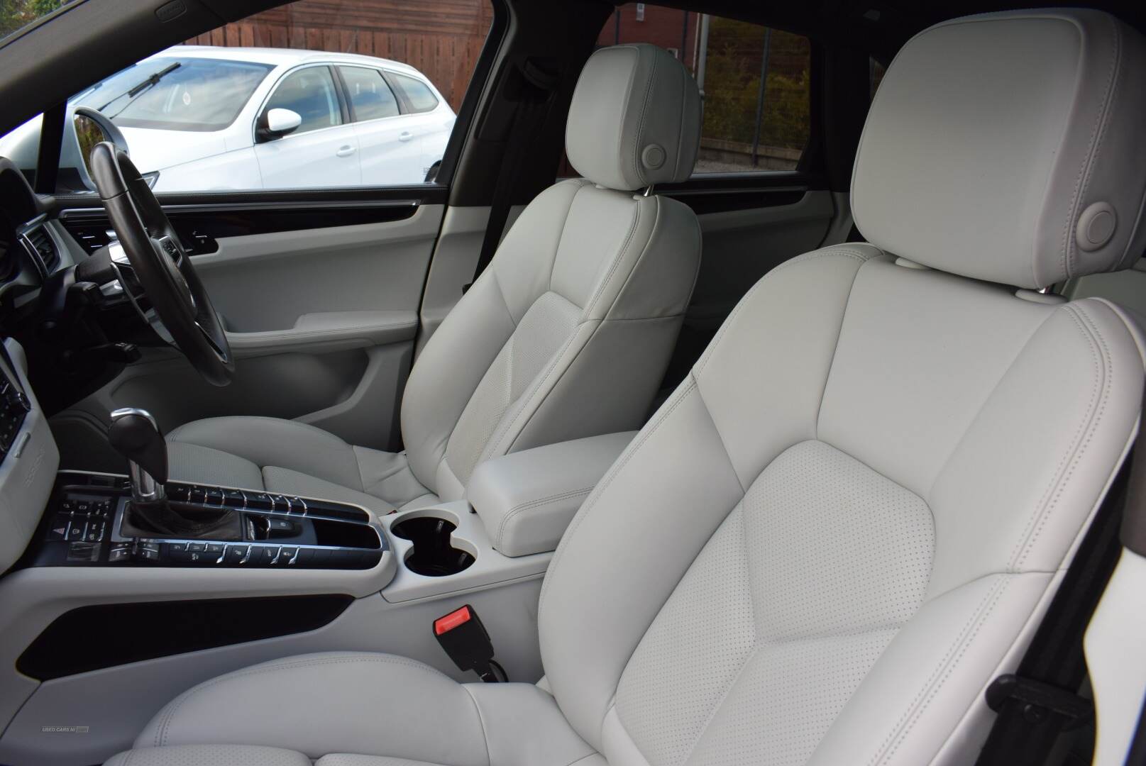 Porsche Macan ESTATE in Antrim