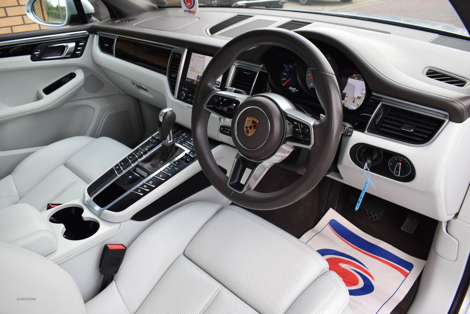 Porsche Macan ESTATE in Antrim