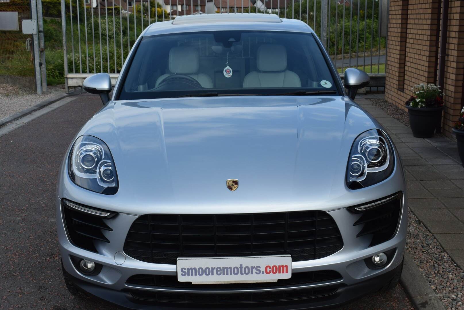 Porsche Macan ESTATE in Antrim