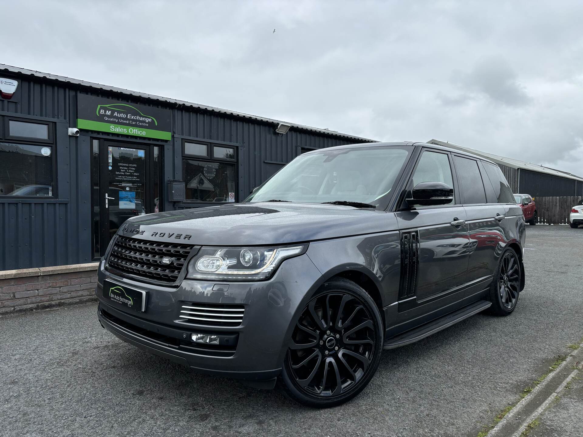 Land Rover Range Rover DIESEL ESTATE in Down