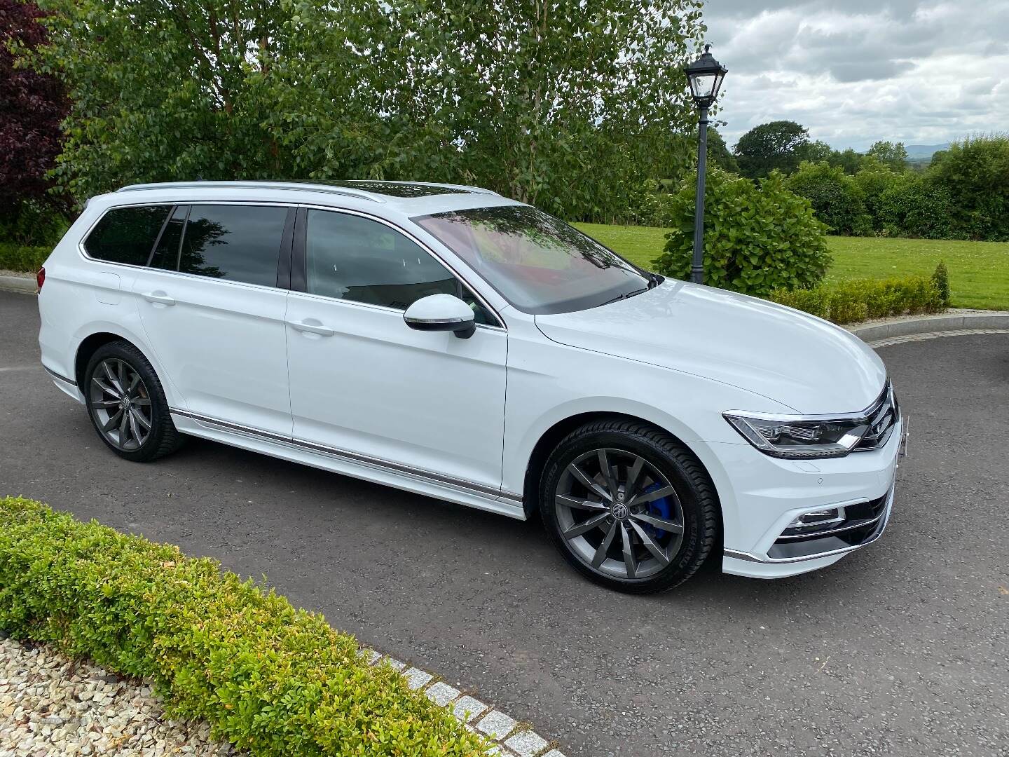 Volkswagen Passat DIESEL ESTATE in Down