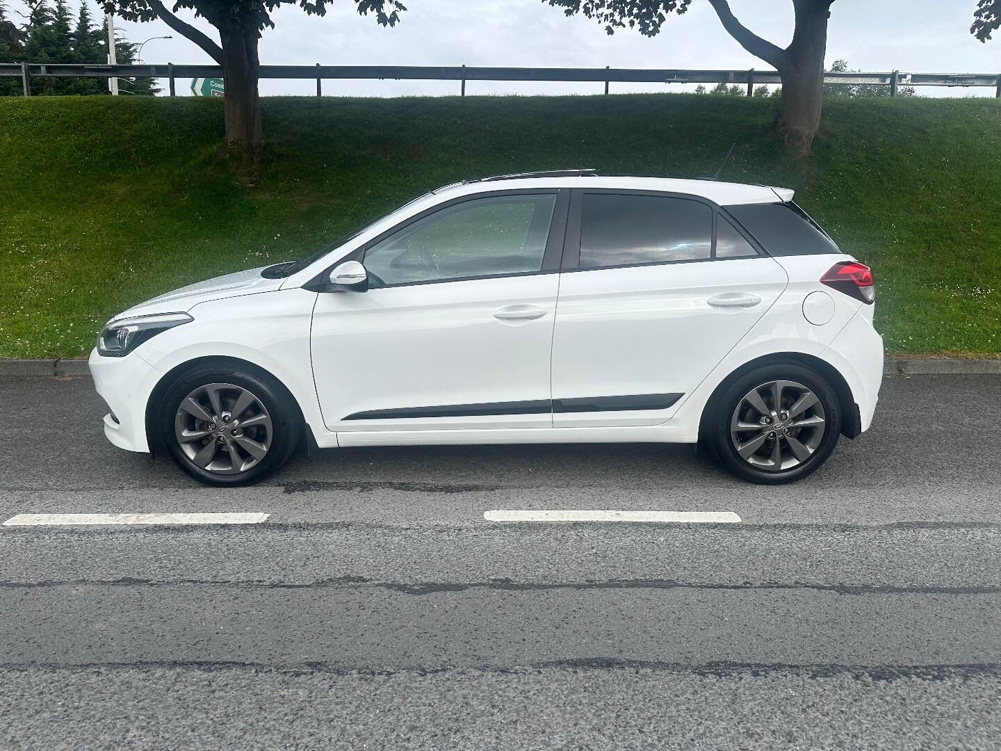 Hyundai i20 HATCHBACK in Down