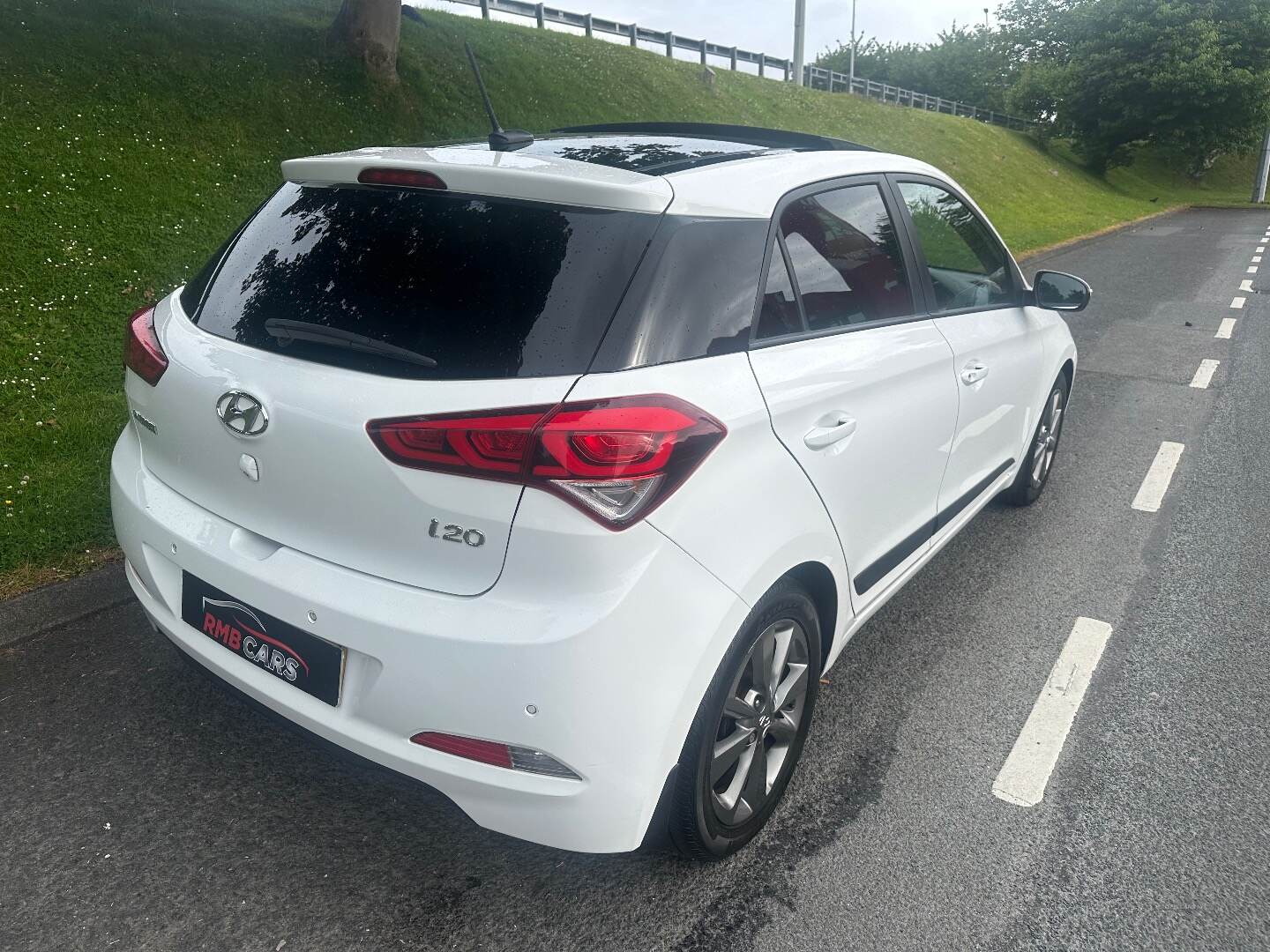 Hyundai i20 HATCHBACK in Down