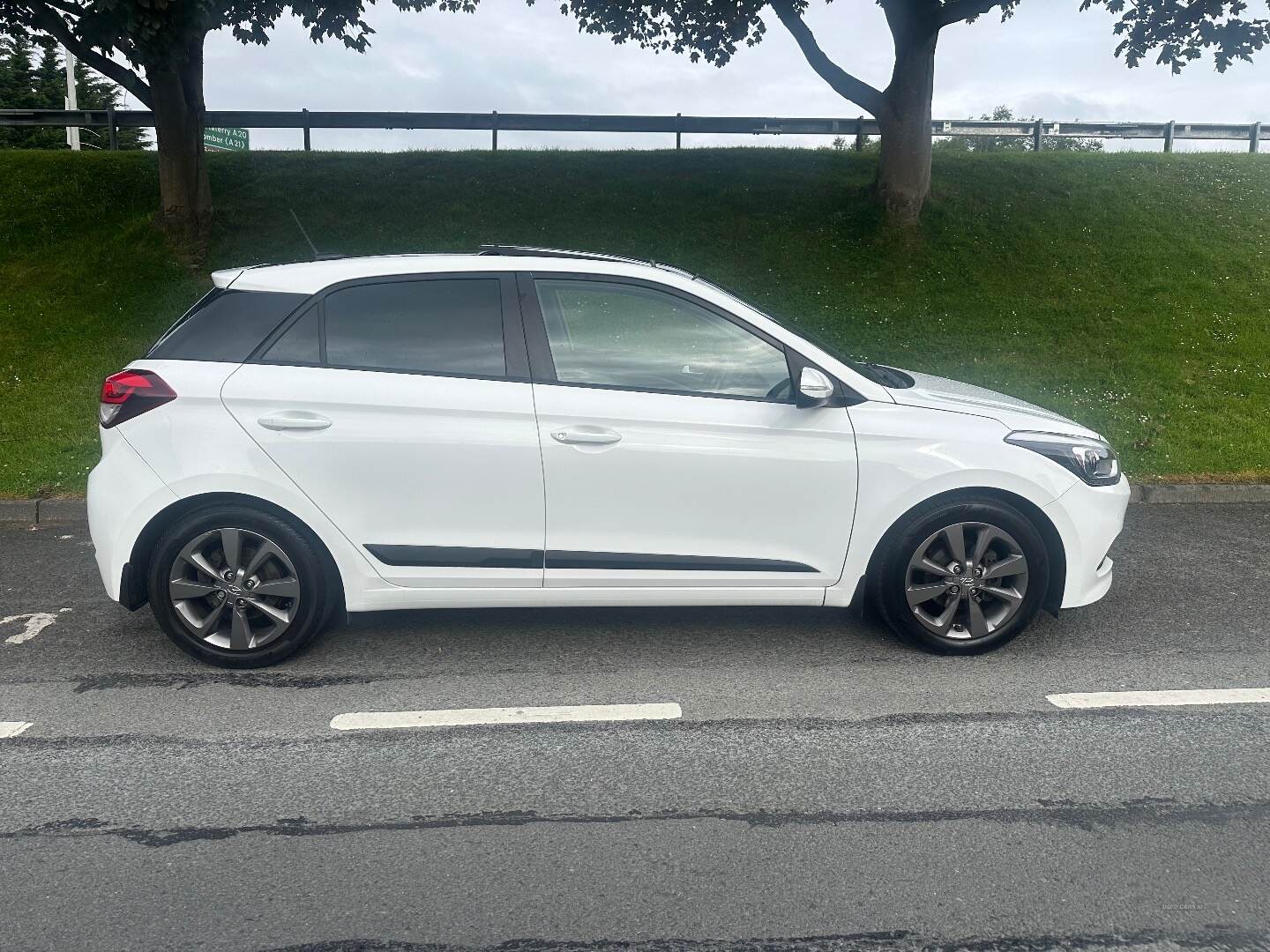 Hyundai i20 HATCHBACK in Down