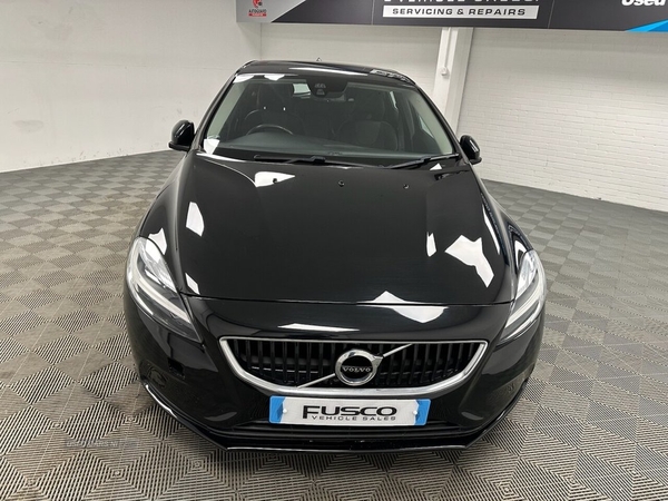 Volvo V40 D2 MOMENTUM NAV PLUS REVERSE CAMERA, ALLOY WHEELS in Down