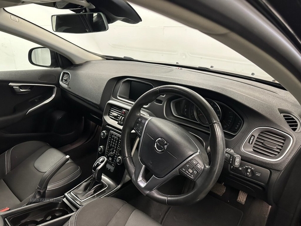 Volvo V40 D2 MOMENTUM NAV PLUS REVERSE CAMERA, ALLOY WHEELS in Down