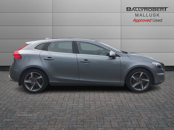 Volvo V40 D2 R DESIGN 5dr in Antrim