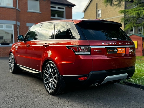 Land Rover Range Rover Sport SD V6 HSE in Down