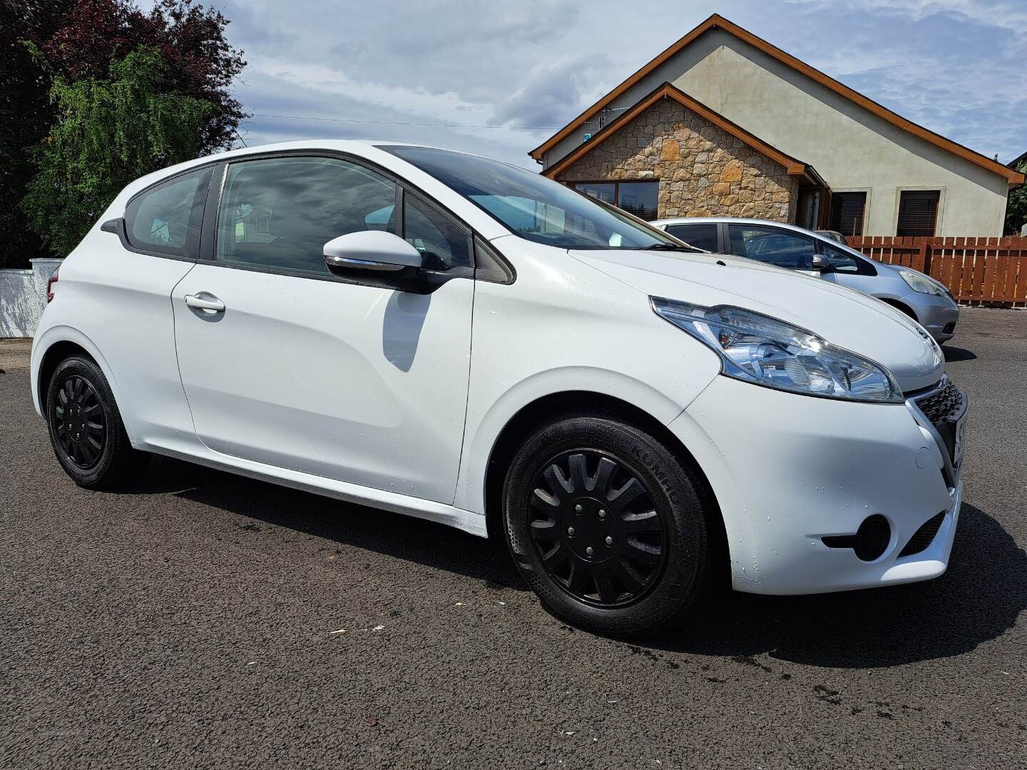 Peugeot 208 HATCHBACK in Antrim