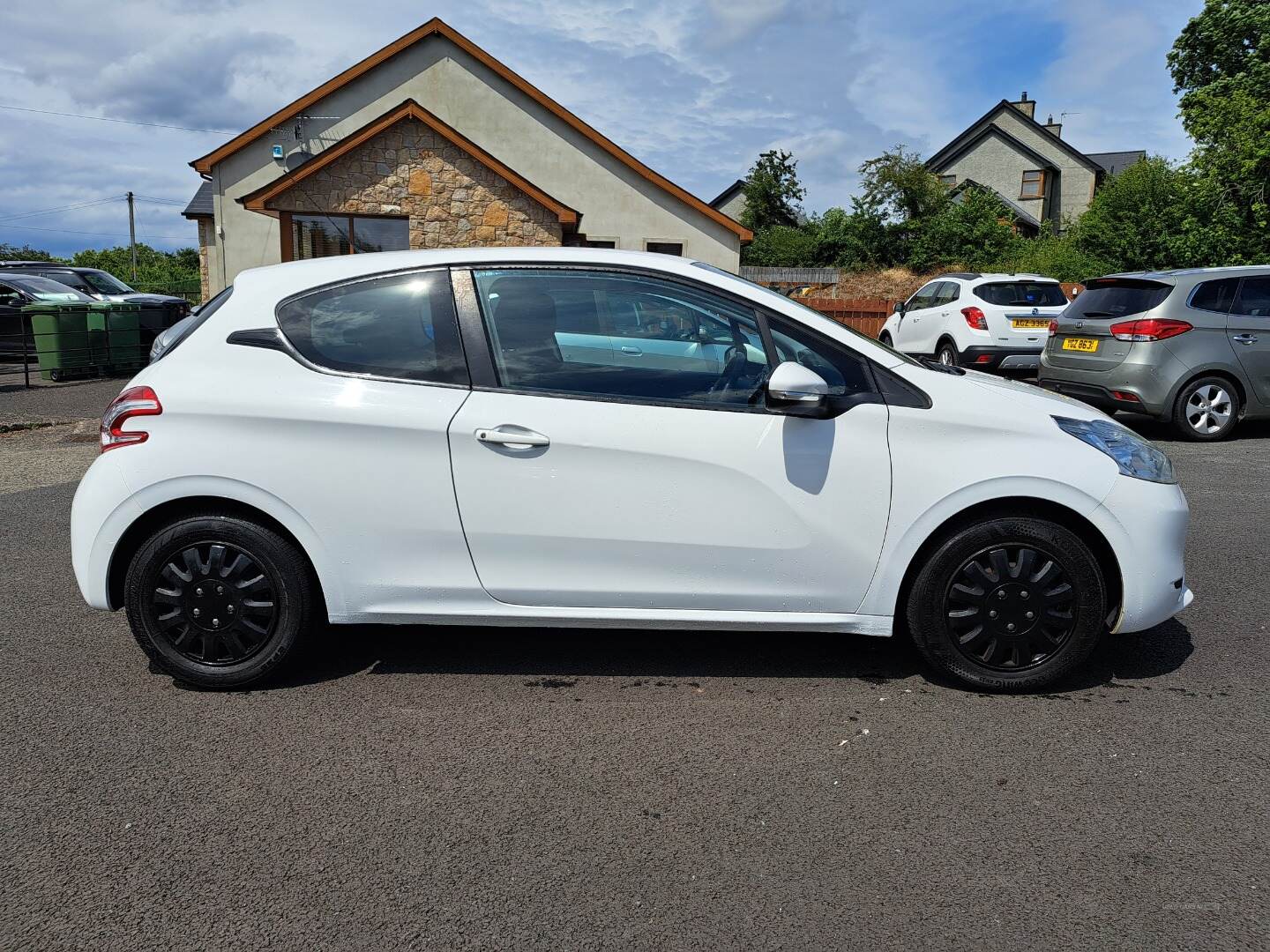 Peugeot 208 HATCHBACK in Antrim