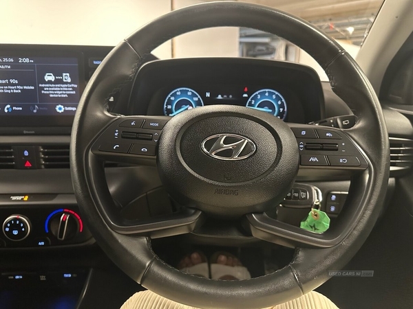 Hyundai Bayon 1.0 T-GDI SE CONNECT MHEV 5d 99 BHP REAR VIEW CAMERA, 8" TOUCHSCREEN in Down