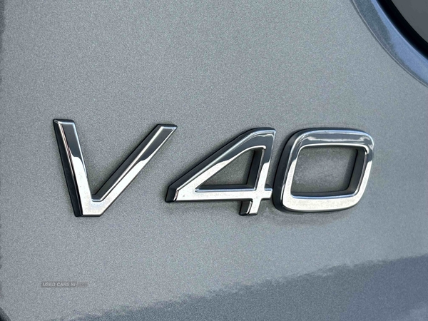 Volvo V40 T2 [122] Momentum 5dr in Down