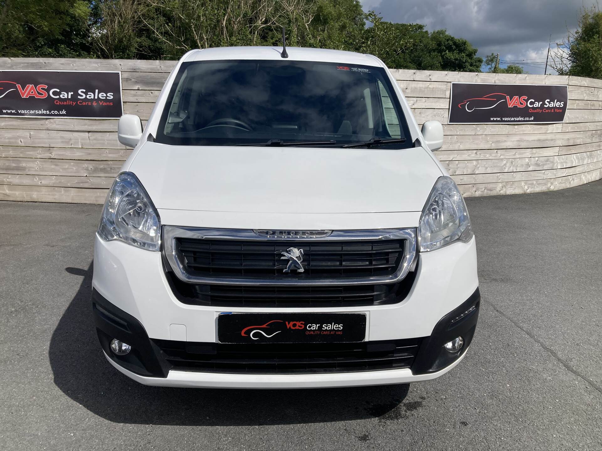 Peugeot Partner L1 DIESEL in Down