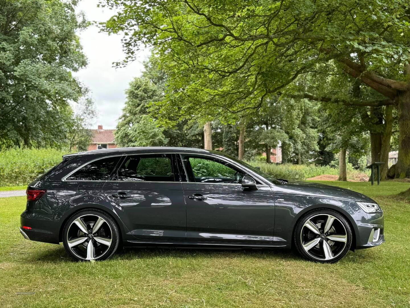 Audi A4 AVANT in Armagh