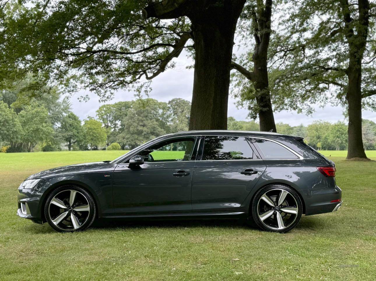 Audi A4 AVANT in Armagh