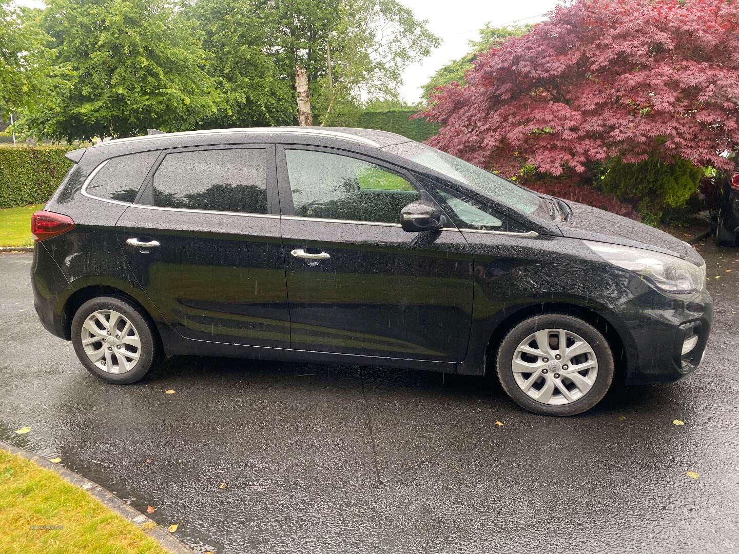 Kia Carens DIESEL ESTATE in Tyrone