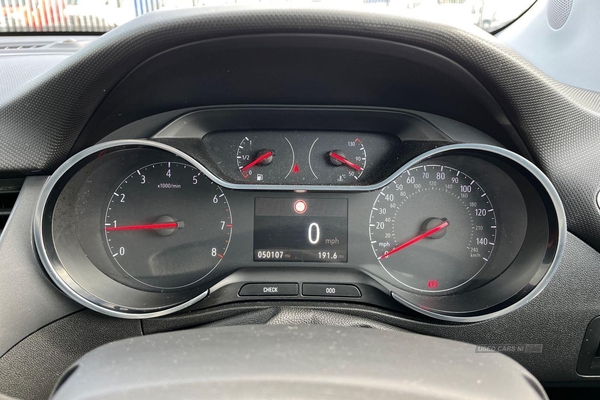 Vauxhall Crossland 1.2 Elite 5dr **Full Service History** REVERSING CAMERA with FRONT & REAR SENSORS, HEATED FRONT SEATS, HEATED STEERING WHEEL, CRUISE CONTROL and more in Antrim