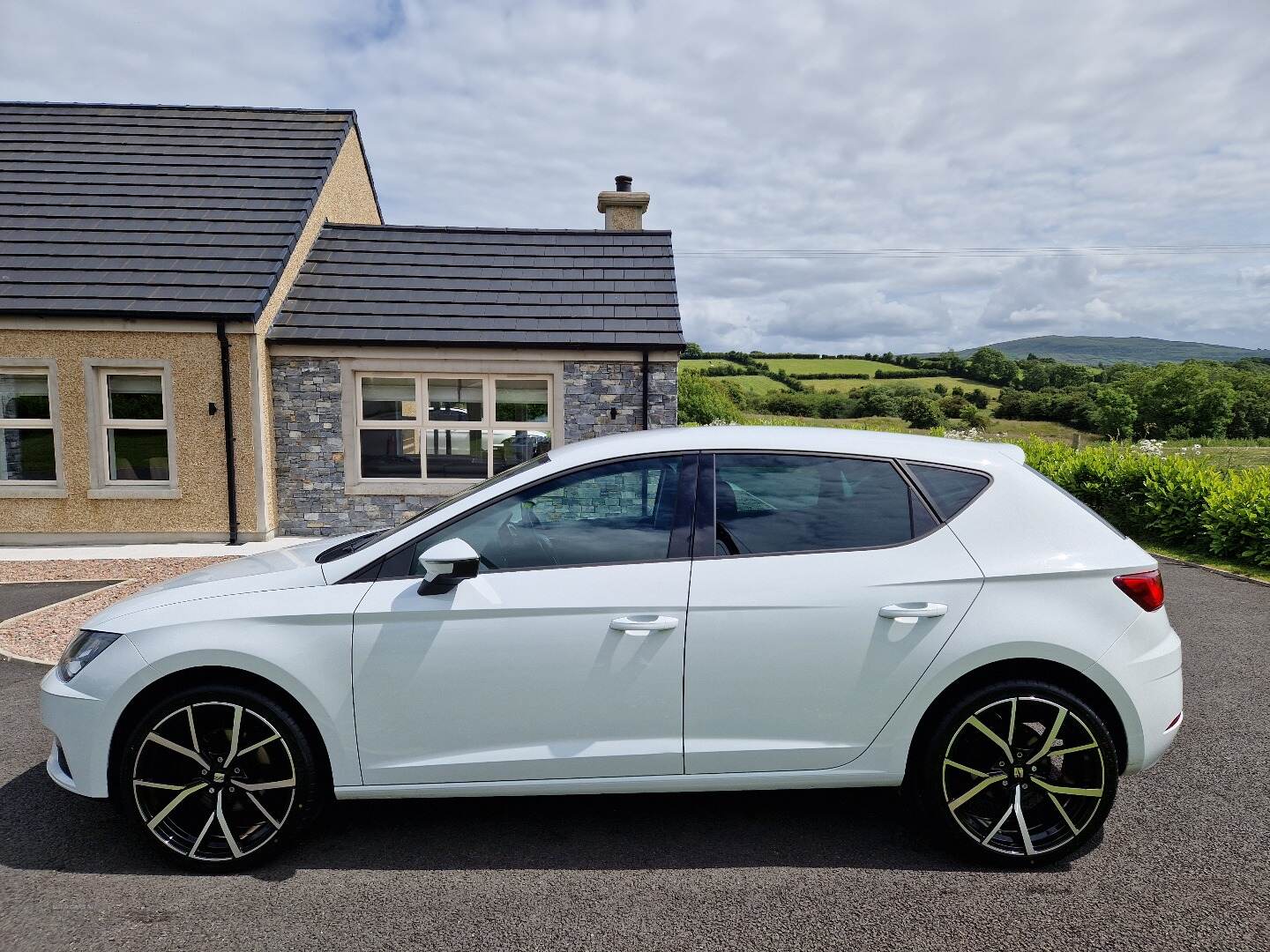 Seat Leon DIESEL HATCHBACK in Down