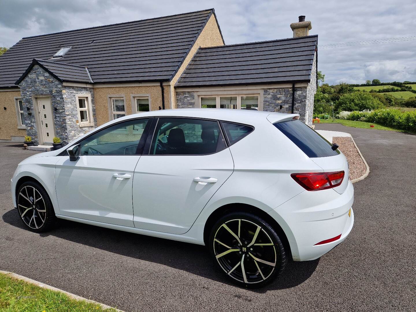 Seat Leon DIESEL HATCHBACK in Down