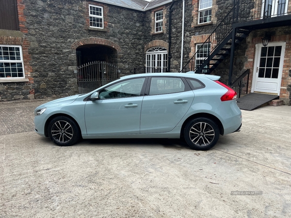 Volvo V40 DIESEL HATCHBACK in Antrim