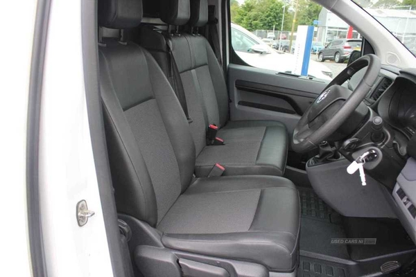 Vauxhall Vivaro 2700 1.5 Turbo D 100ps L1 H1 Edition Van in Down