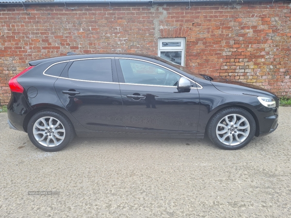 Volvo V40 HATCHBACK in Derry / Londonderry