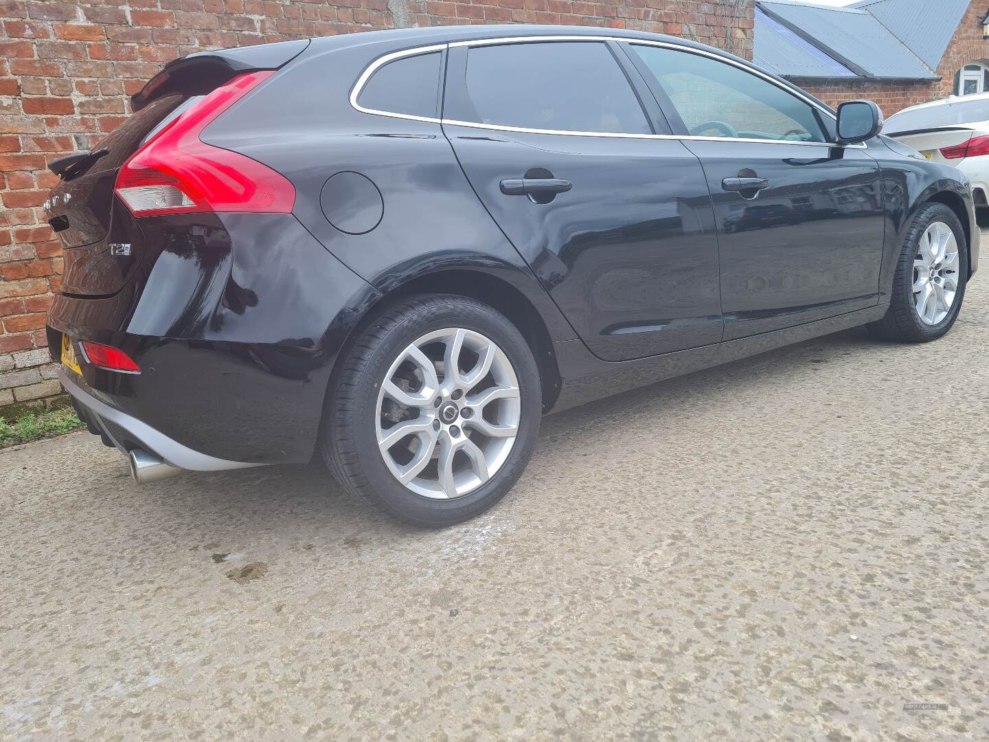 Volvo V40 HATCHBACK in Derry / Londonderry