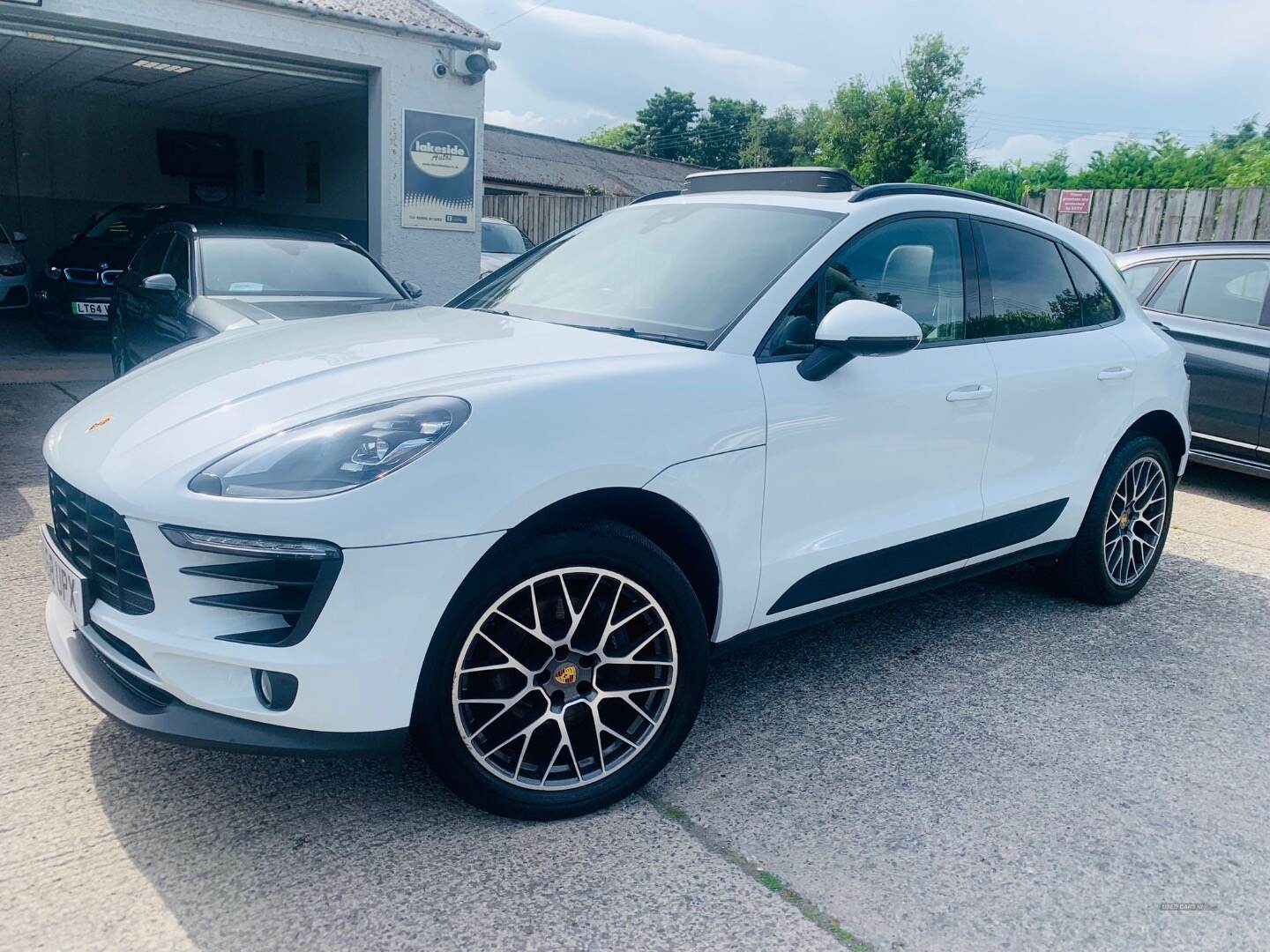 Porsche Macan ESTATE in Down