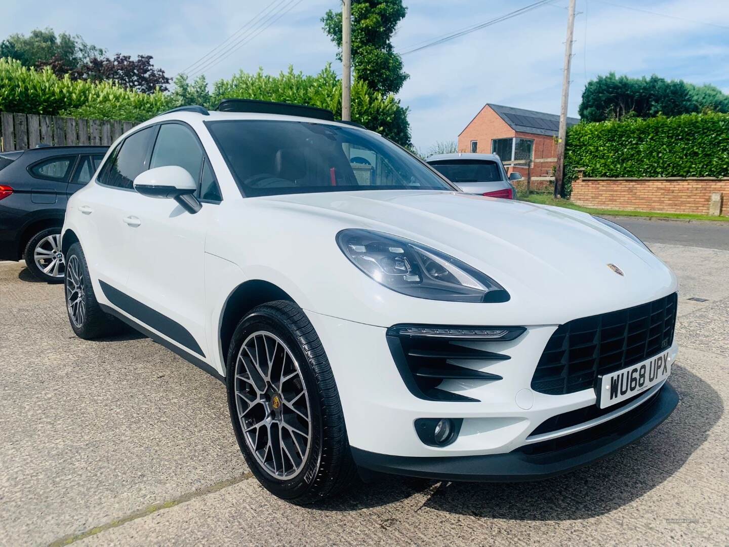 Porsche Macan ESTATE in Down