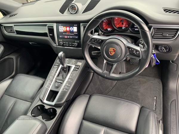 Porsche Macan ESTATE in Down