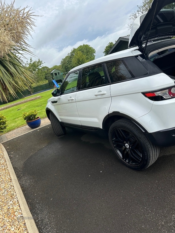 Land Rover Range Rover Evoque 2.2 eD4 Pure 5dr 2WD in Derry / Londonderry