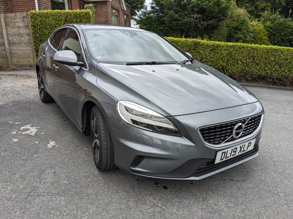 Volvo V40 T2 [122] R DESIGN Edition 5dr Geartronic in Down