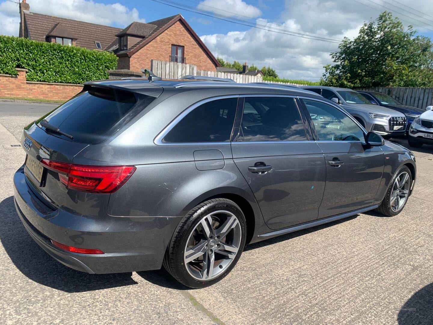 Audi A4 DIESEL AVANT in Down