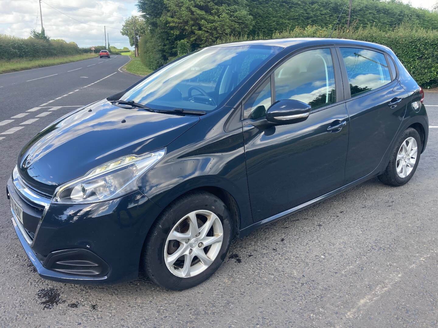 Peugeot 208 HATCHBACK in Down