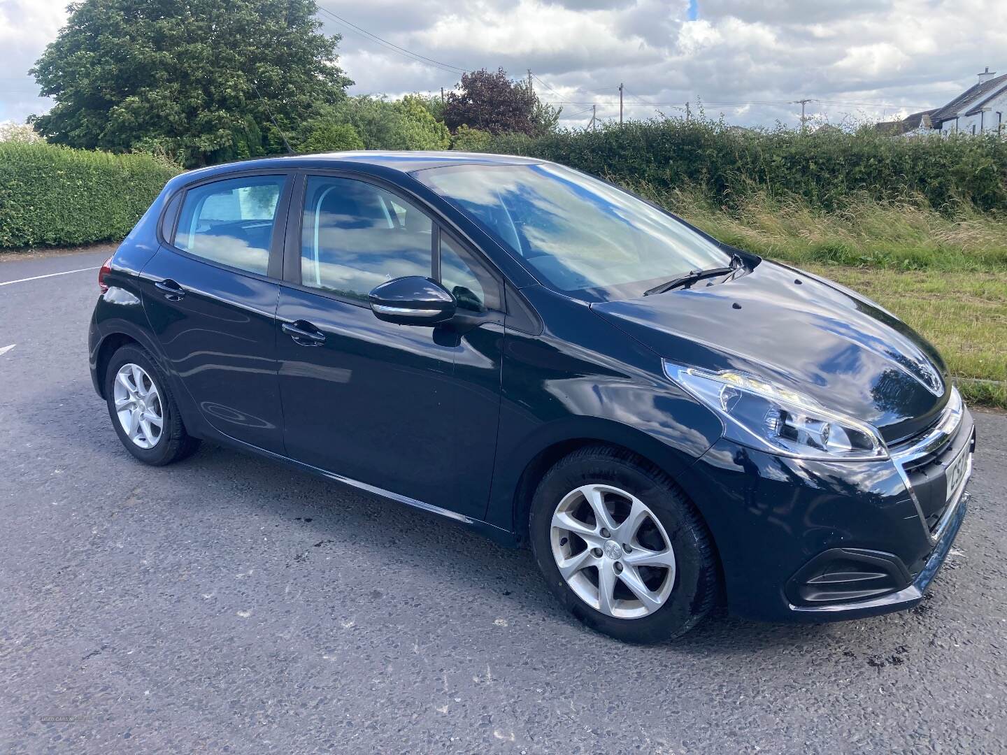 Peugeot 208 HATCHBACK in Down