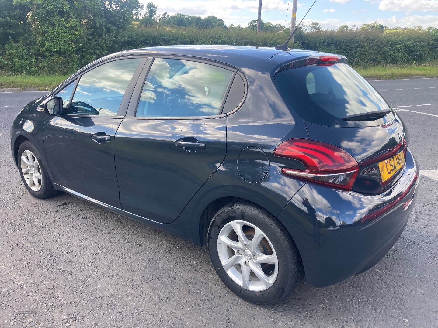 Peugeot 208 HATCHBACK in Down