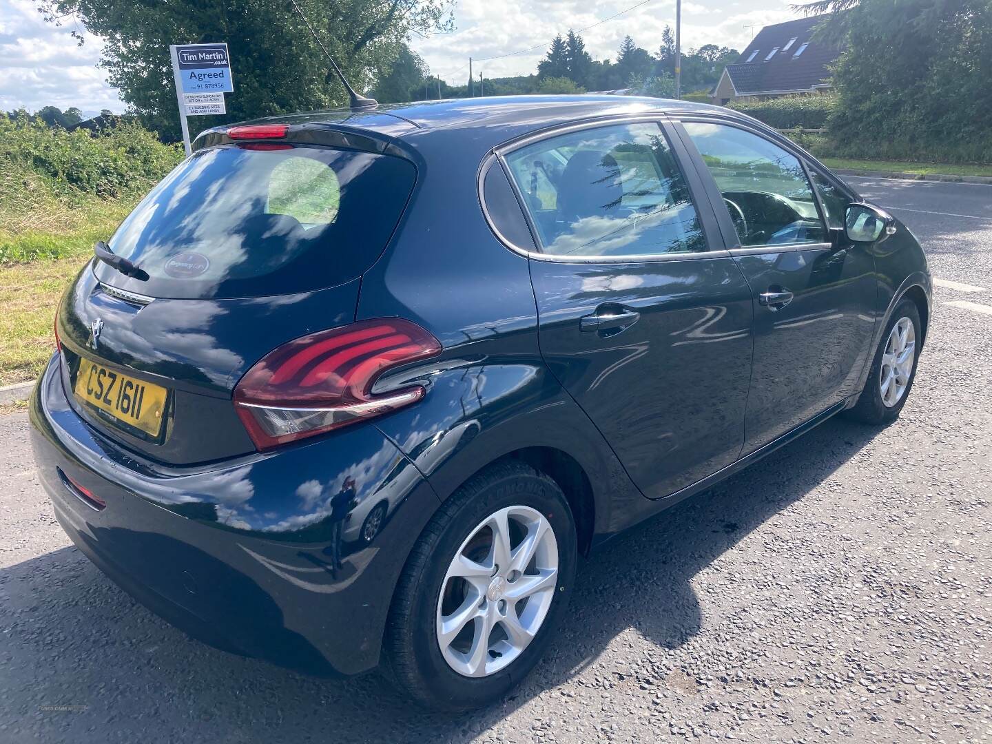 Peugeot 208 HATCHBACK in Down