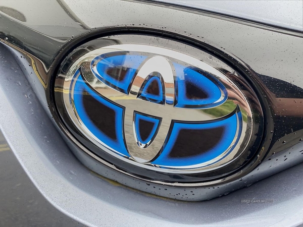 Toyota C-HR 1.8 Hybrid Design 5Dr Cvt in Down