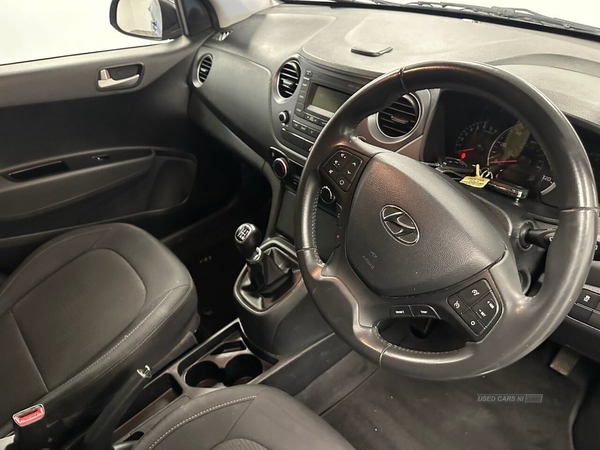 Hyundai i10 1.0 PREMIUM 5d 65 BHP Bluetooth, Air Conditioning in Down