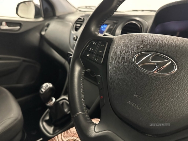 Hyundai i10 1.0 PREMIUM 5d 65 BHP Bluetooth, Air Conditioning in Down