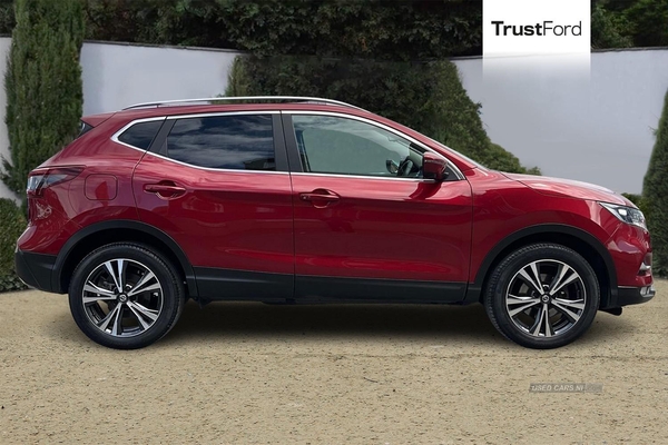 Nissan Qashqai 1.3 DiG-T N-Connecta 5dr [Glass Roof Pack] in Antrim