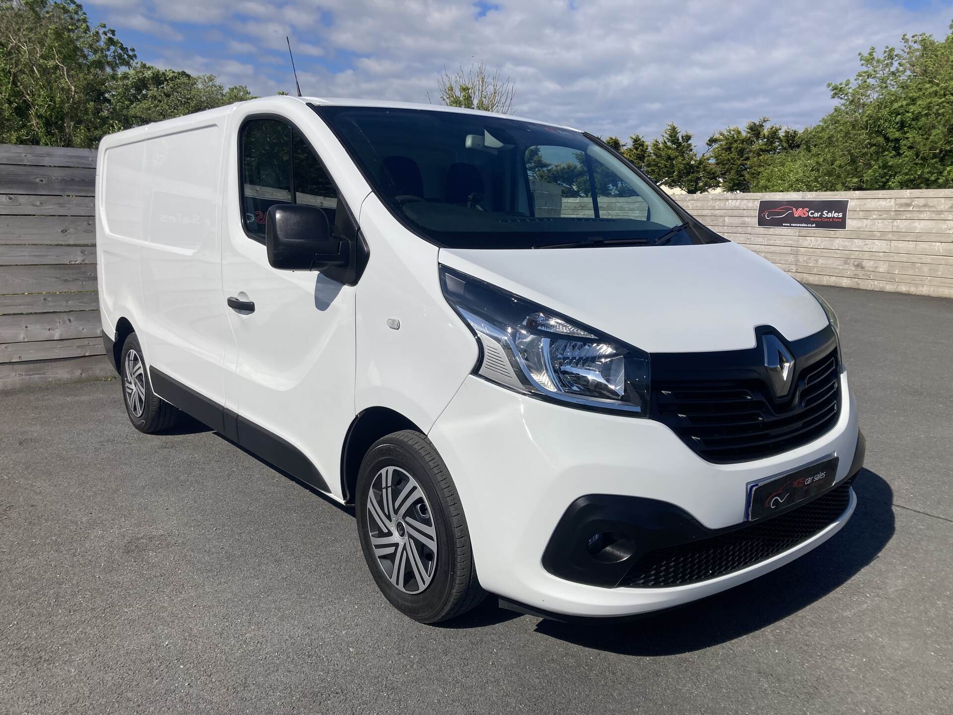 Renault Trafic SWB DIESEL in Down