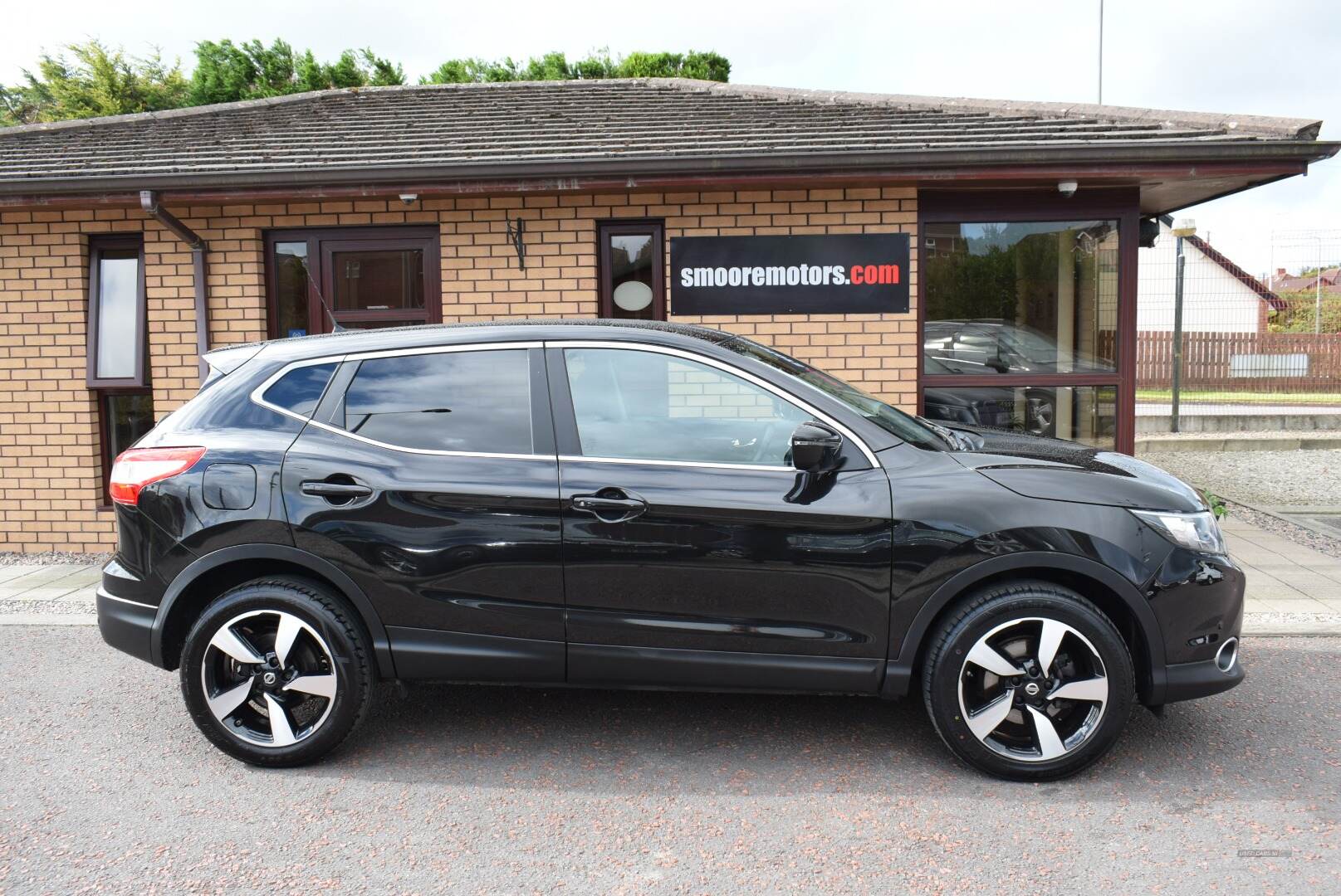 Nissan Qashqai DIESEL HATCHBACK in Antrim