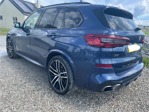 BMW X5 M50d in Down