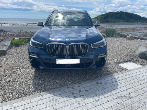 BMW X5 M50d in Down